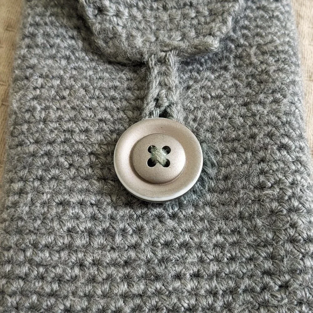 Crochet phone case